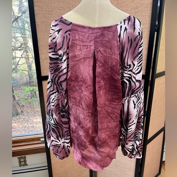 Tiger Stripes Strappy Front Hi-Lo Top - Picture 2 of 9